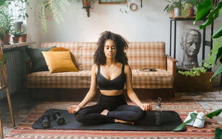 femme qui fait de la méditation